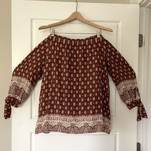 Adorable off-the-shoulder too with 3/4 peasant-style tie sleeves.